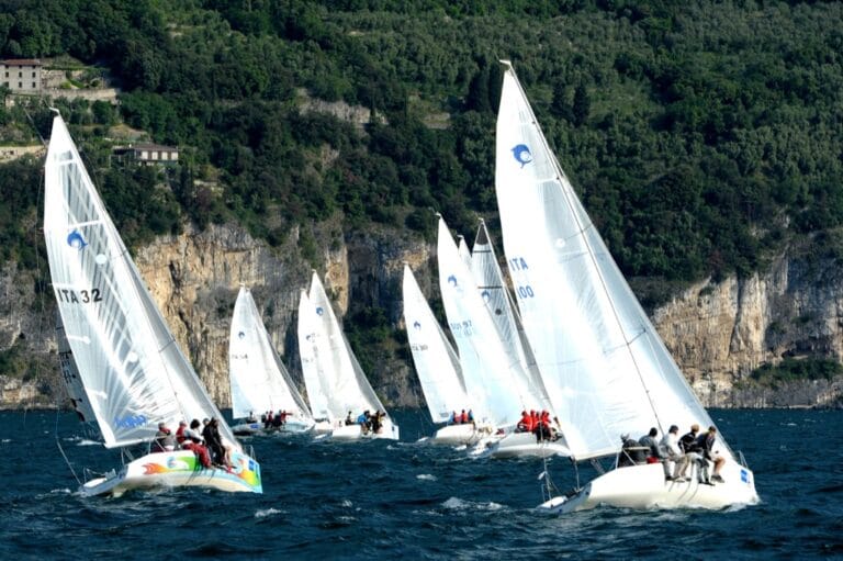 Open enrollment for summer courses at Canottieri Garda in Salò