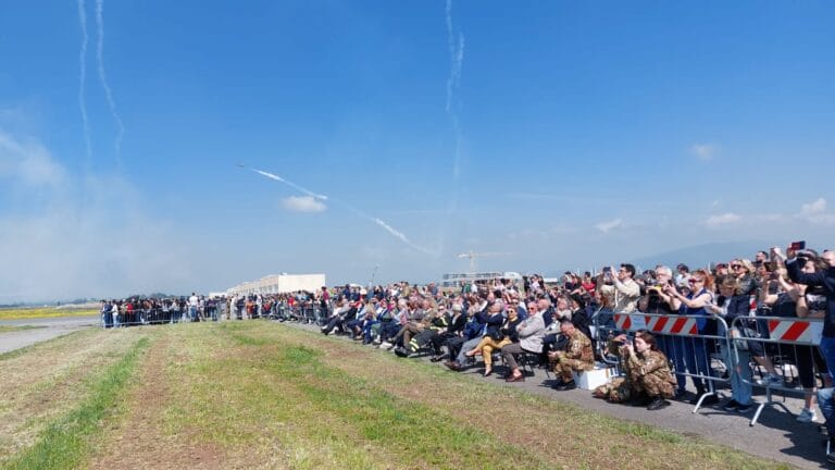 Great public success at the 6th Wing with the Frecce Tricolori