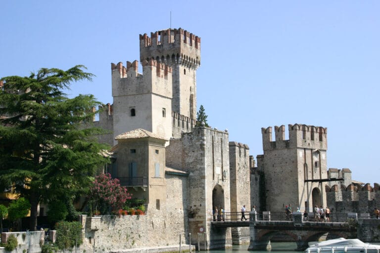 Comparison of Mayoral Candidates in Sirmione on May 27th