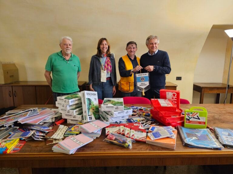 Suspended Backpack” in Lonato: School Supplies Donated to Needy Children by Lions