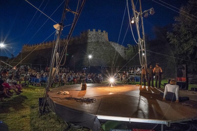Lonato in Festival 2025: the Rocca di Lonato del Garda hosts MagdaClan for three evenings of contemporary circus