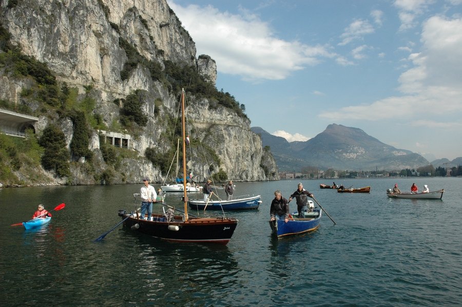 Mandatory Boat Disinfection Enforced at Lake Garda to Safeguard Ecosystem