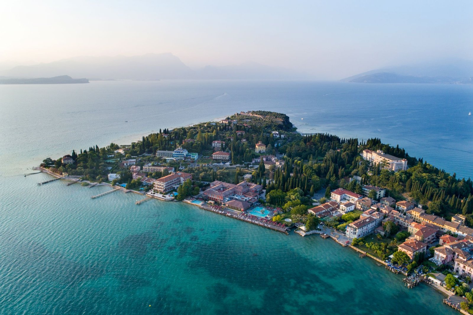 Sirmione: TAR and Council of State Confirm Regulations on Short-Term Rentals and Public Premises