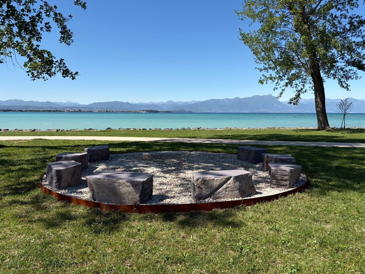 PIETRA&Co. 2026: Contemporary Art Celebrates Natural Intelligence in Sirmione