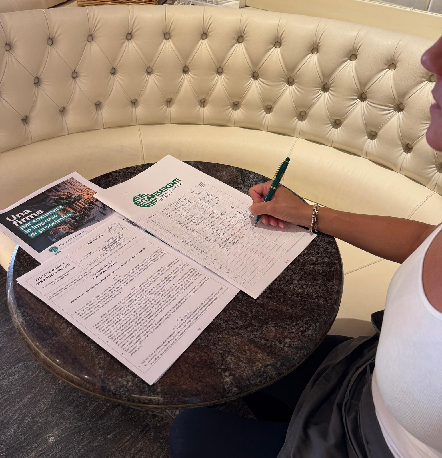 Confesercenti in Salò Launches Door-to-Door Petition Drive at Local Shops