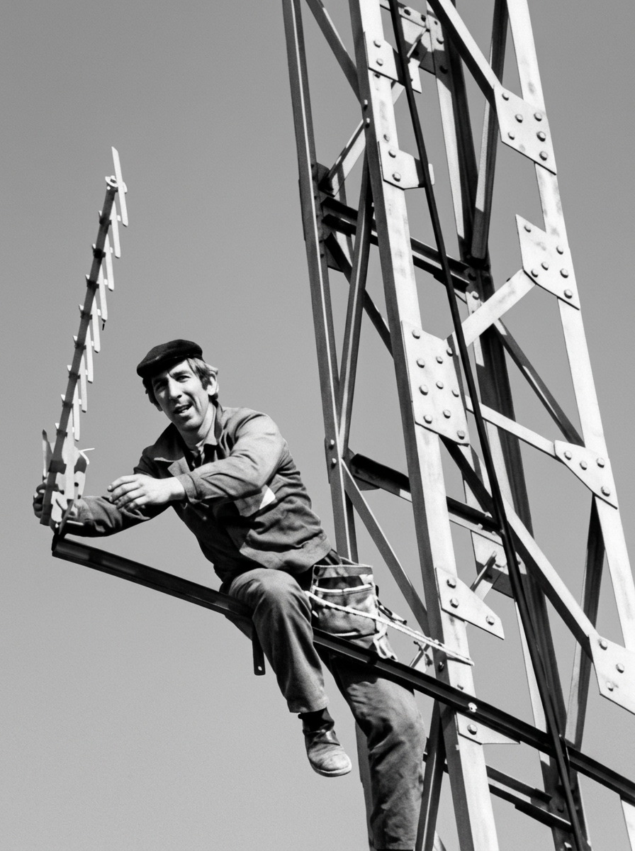 Riccardo Vischioni installing antenna on radio transmission tower