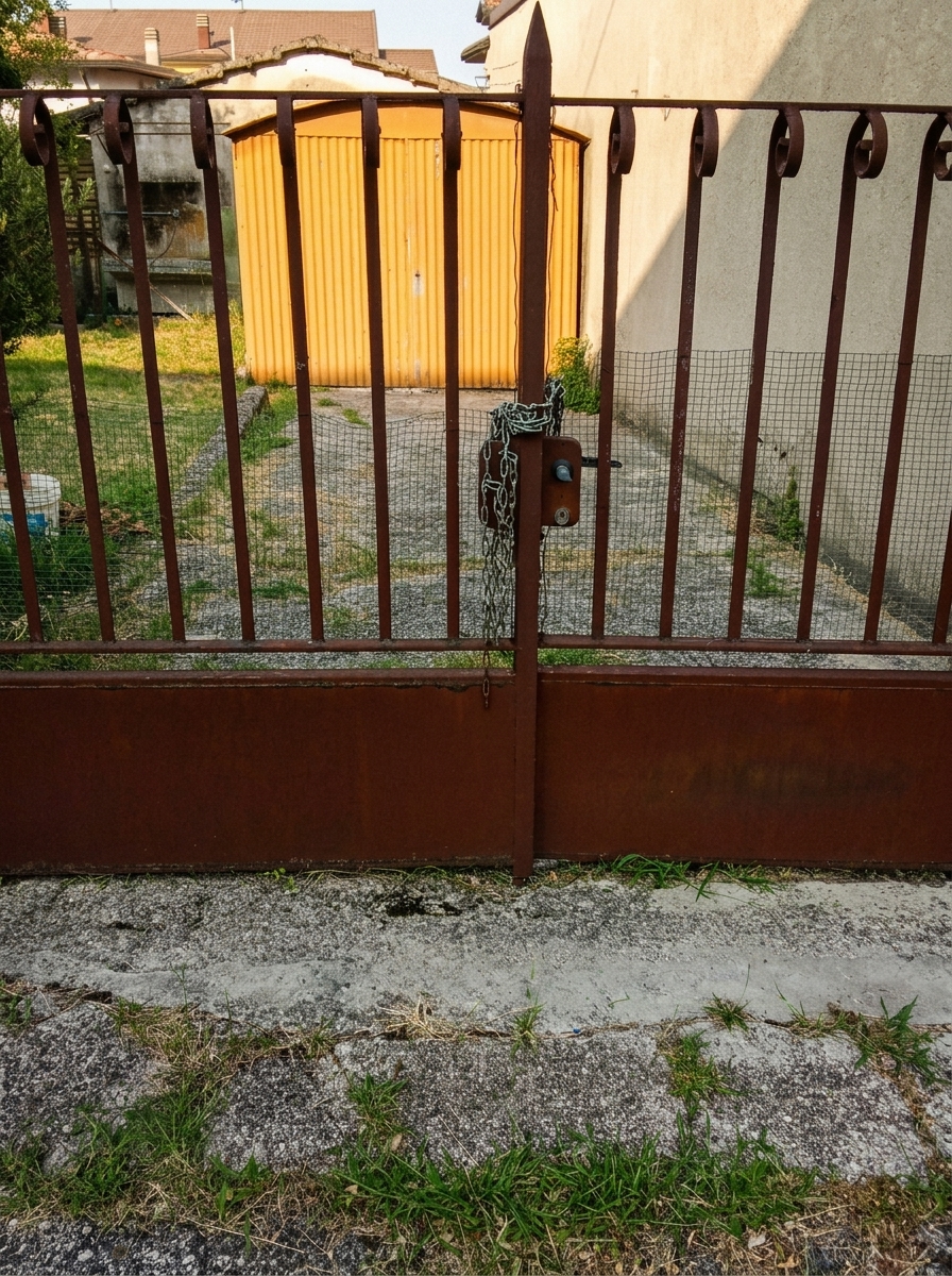 The pioneer garage station gate of Radio Lonato on via Ludovico Ariosto