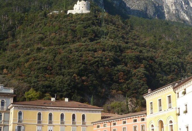 Garda Lift on Fire in Riva del Garda: Firefighters Tackle 600 Steps to the Bastion
