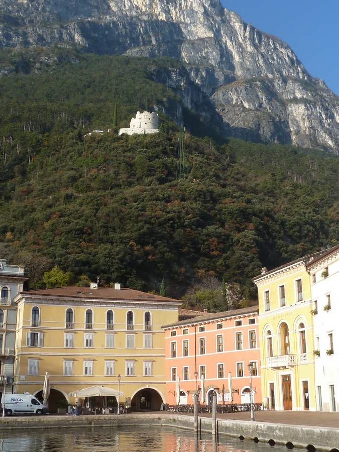 Garda Lift on Fire in Riva del Garda: Firefighters Tackle 600 Steps to the Bastion
