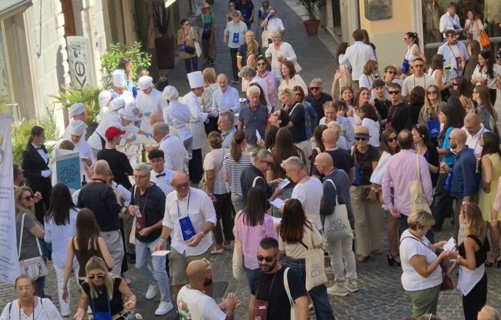 People enjoying food and wine tasting during the Salò Golosa event in the historic centre of Salò